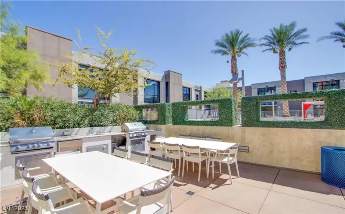 JUHL Outdoor Lounge with covered seating and views